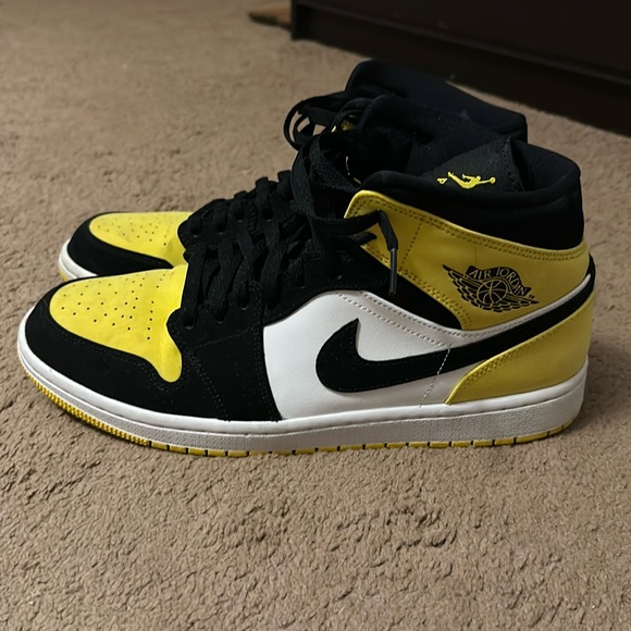 Jordan Other - 2019 Men’s Jordan’s 1 mid yellow toe size 11